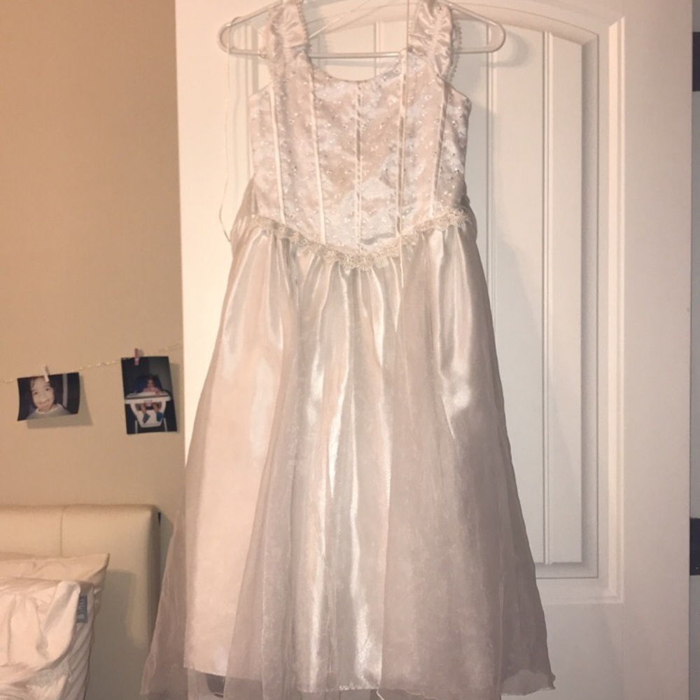 WHITE ELEGANT DRESS